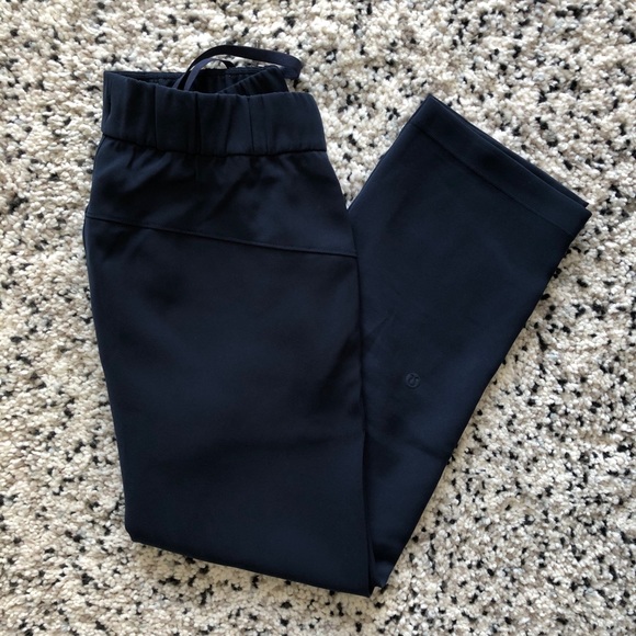 Lululemon On The Fly Crop Sz4 True Navy - Picture 10 of 11